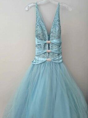 Beautiful Cinderella Style Prom/Bridal Wedding Dress Size 8 Worn Once
